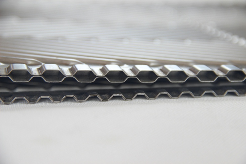 青岛瑞普特生产双壁板式热交换器板片和半焊式板片对比